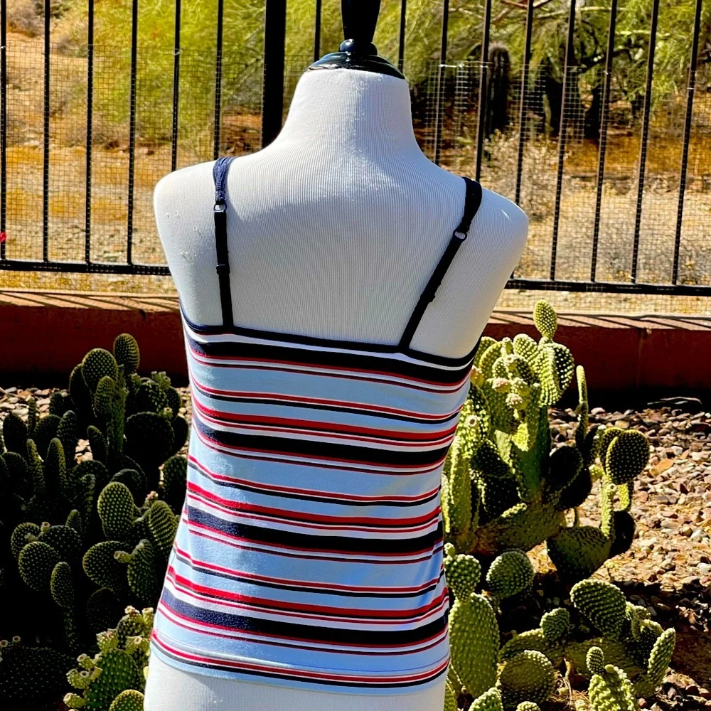 NIKE ATHLETIC TOP - Picture 2 of 3